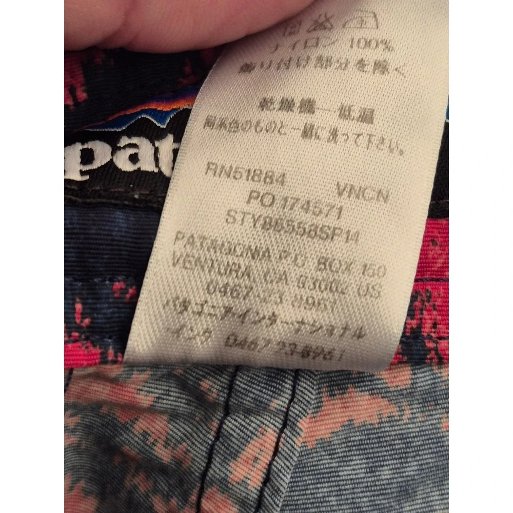 Patagonia Mens 32 Board Shorts Navy Pink Floral Print Swim Trunks Zipper Pocket